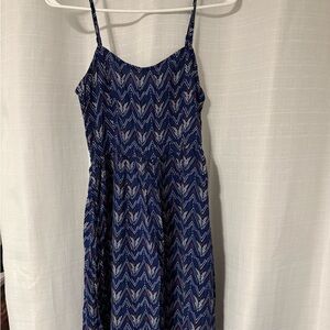 H&M Blue and White Zigzag Midi Dress